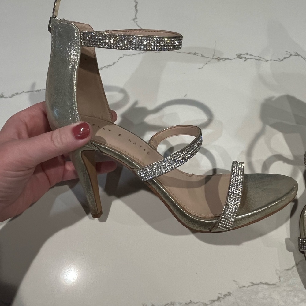 Elegant Silver Kelly & Katie Diamond Strappy High Heels Women’s 8.5